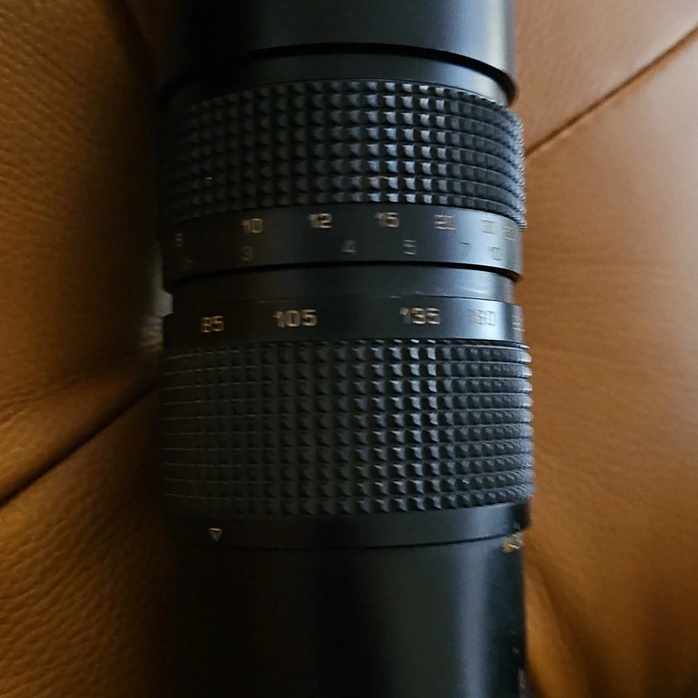 Quantaray Black Auto Zoom 85-210mm Camera Lens with Case Made In Japan